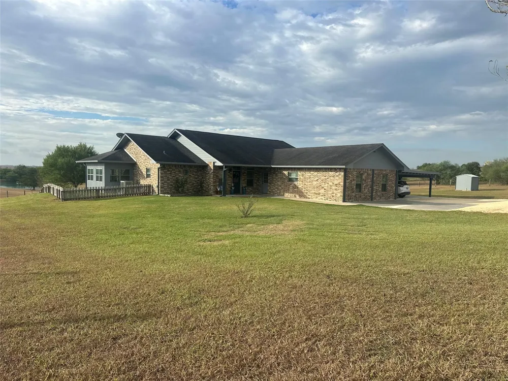 1733 County Road 376 Shiner, TX 77984