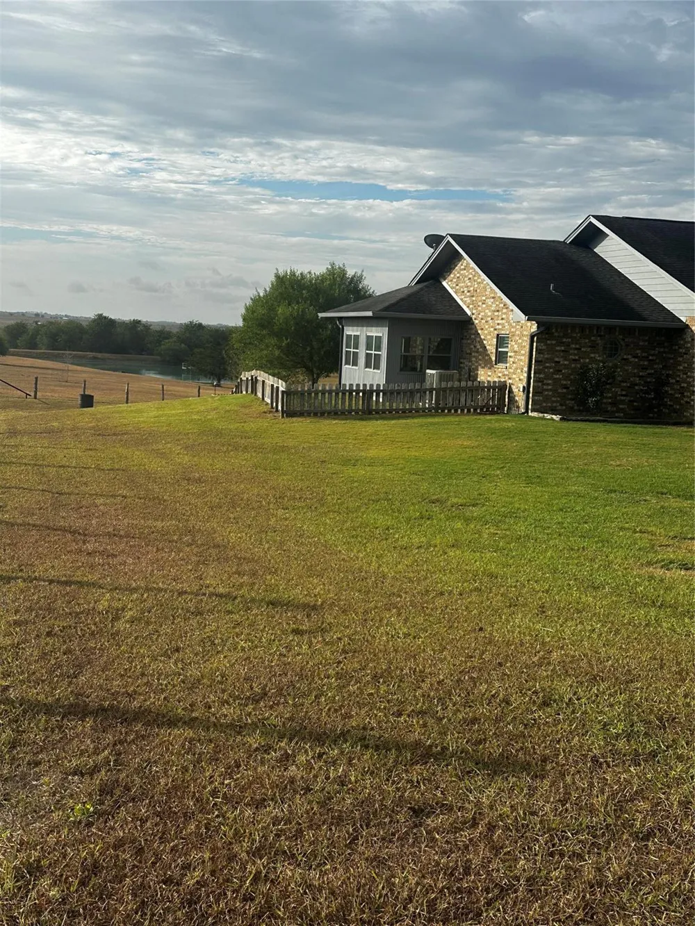 1733 County Road 376 Shiner, TX 77984