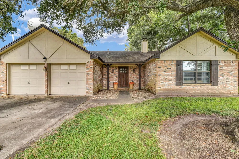 1307 Rev Swinney Street West Columbia, TX 77486