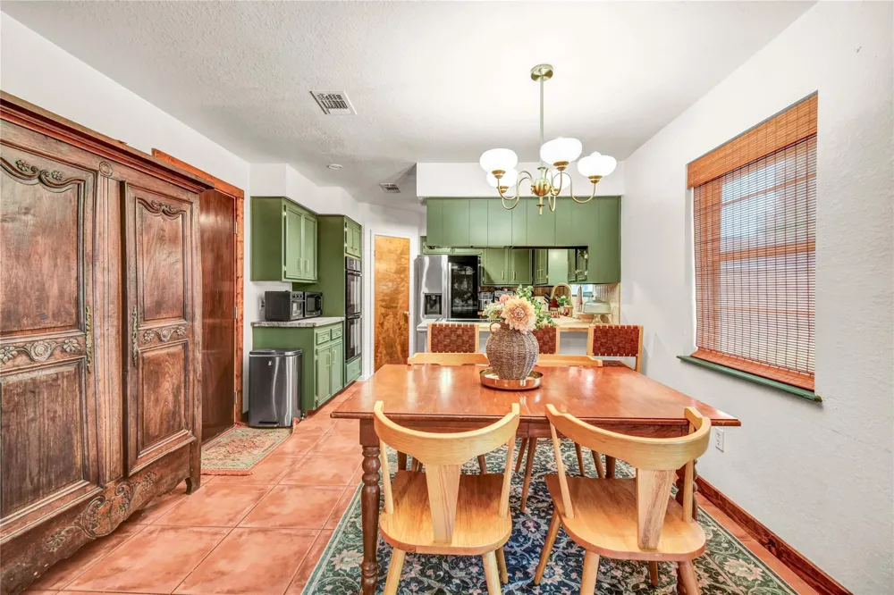 1307 Rev Swinney Street West Columbia, TX 77486