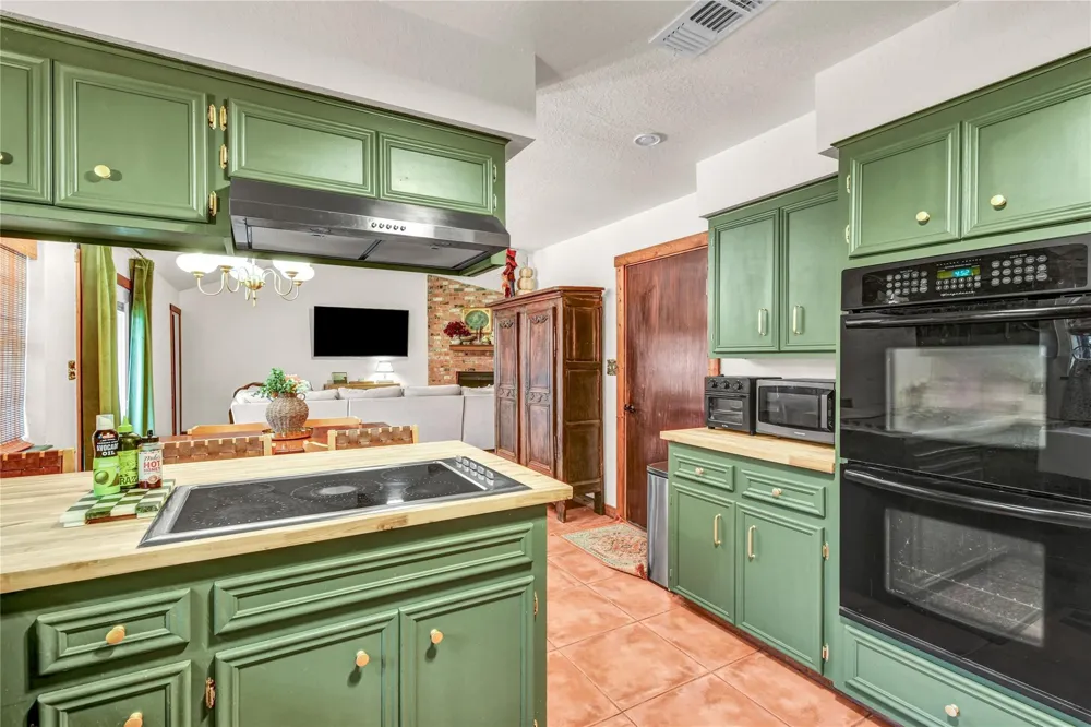 1307 Rev Swinney Street West Columbia, TX 77486