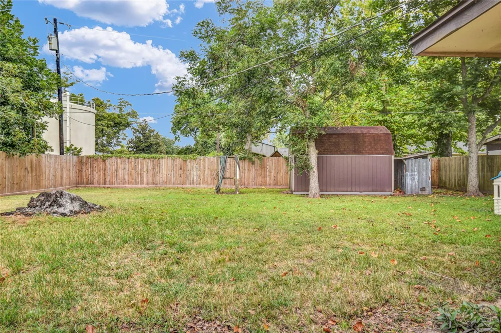 1307 Rev Swinney Street West Columbia, TX 77486