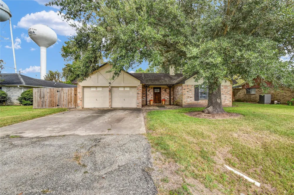 1307 Rev Swinney Street West Columbia, TX 77486