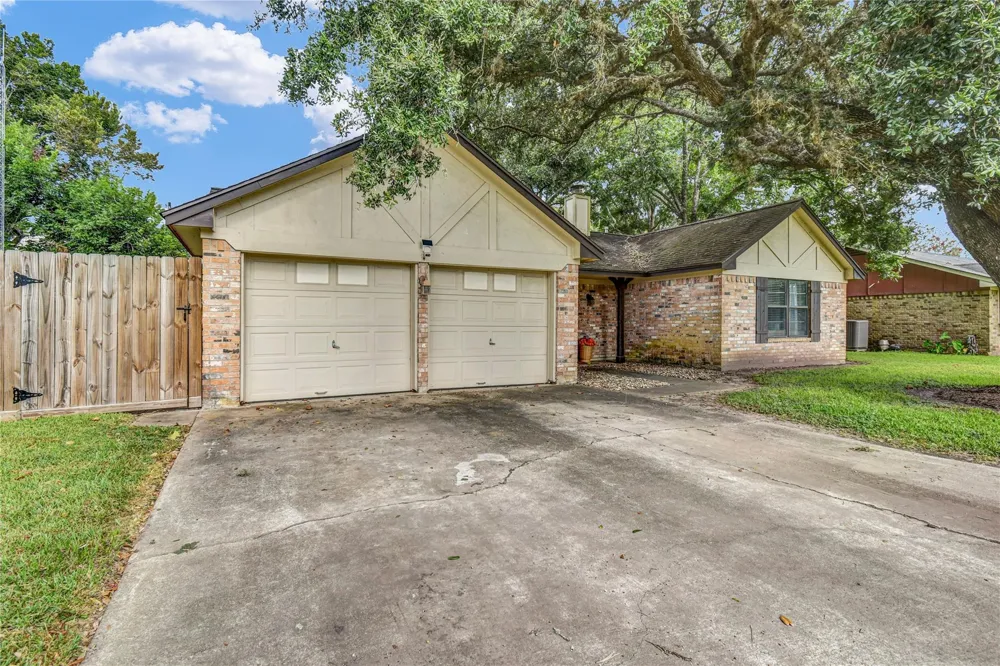 1307 Rev Swinney Street West Columbia, TX 77486