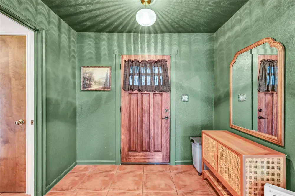 1307 Rev Swinney Street West Columbia, TX 77486