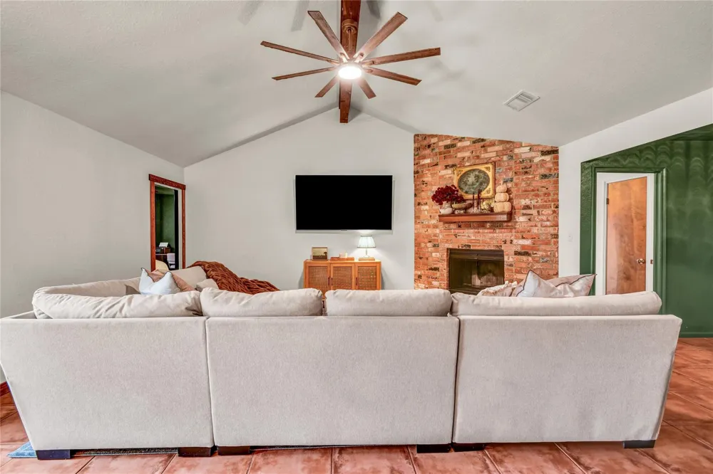1307 Rev Swinney Street West Columbia, TX 77486