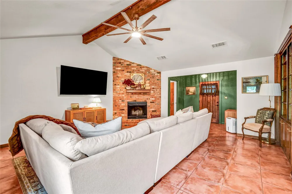 1307 Rev Swinney Street West Columbia, TX 77486
