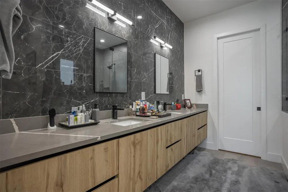 3306 W VAN BUREN DRIVE Tampa, FL 33611