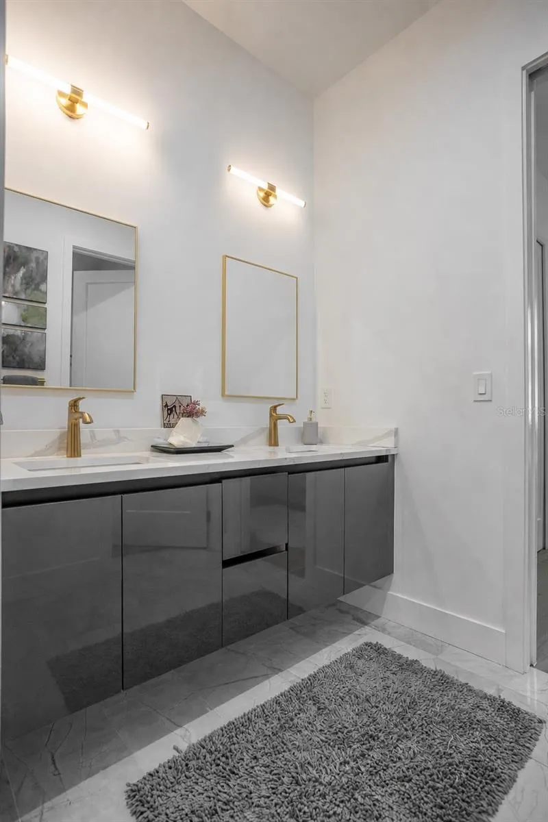 3306 W VAN BUREN DRIVE Tampa, FL 33611
