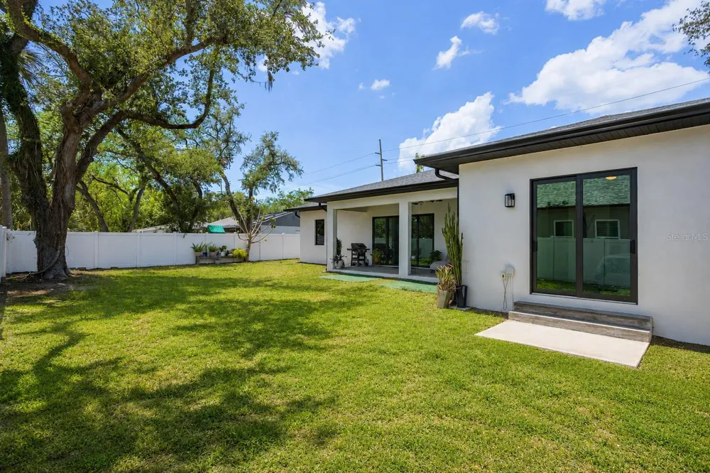 3306 W VAN BUREN DRIVE Tampa, FL 33611