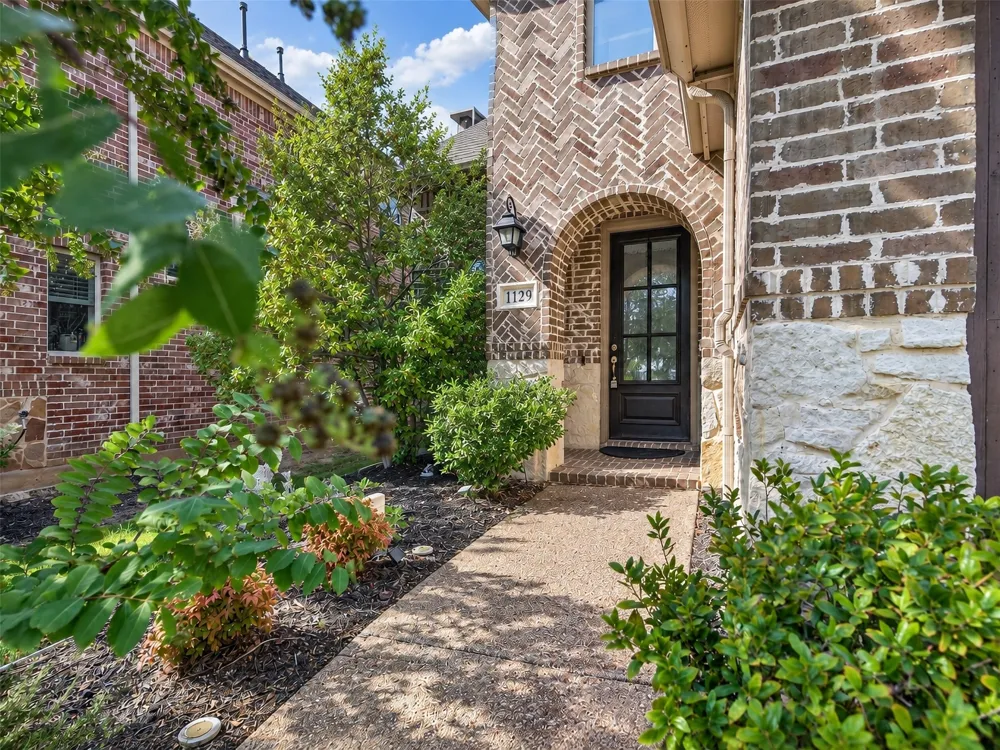 1129 Dame Carol Way Carrollton, TX 75010