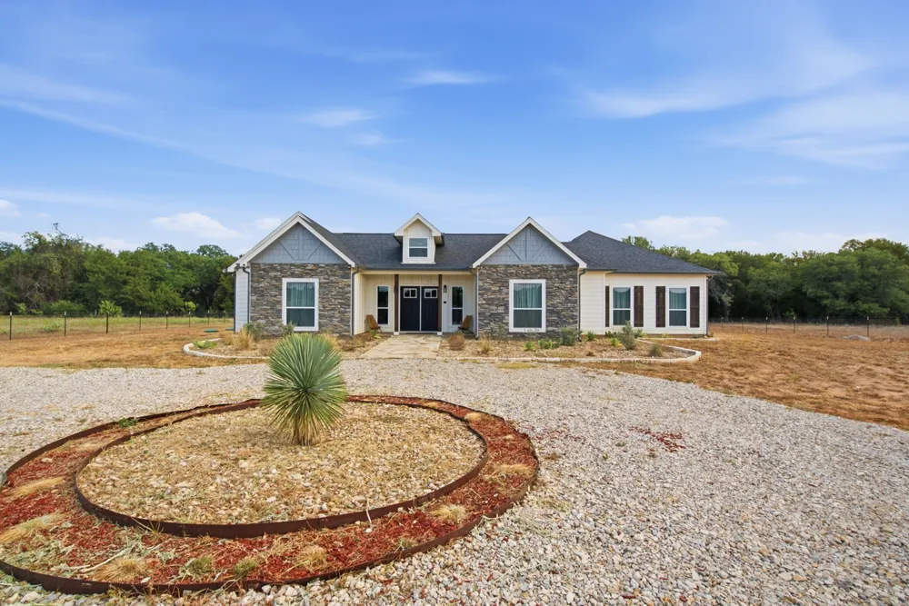 41 Cattle Trail Palo Pinto, TX 76484
