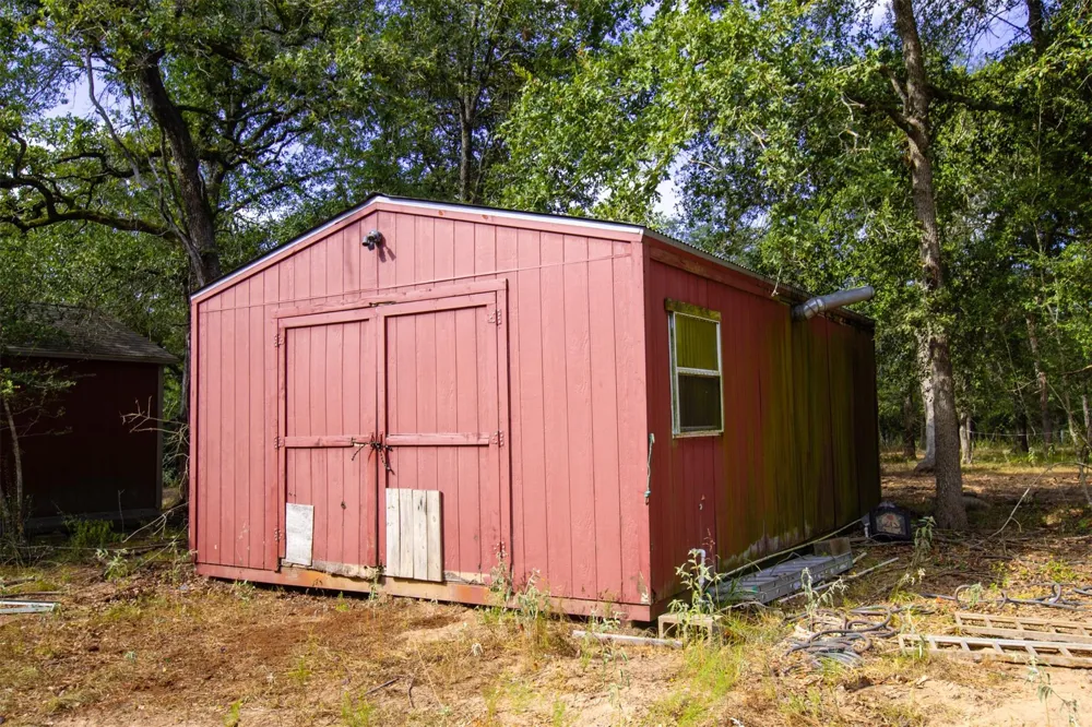 1960 County Road 413 Lexington, TX 78947