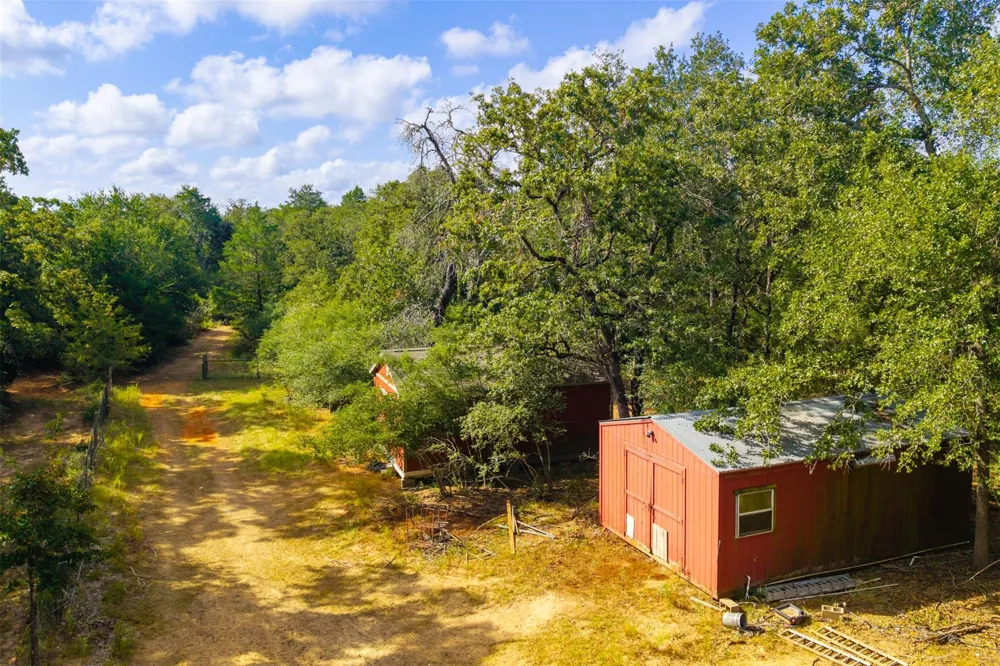 1960 County Road 413 Lexington, TX 78947