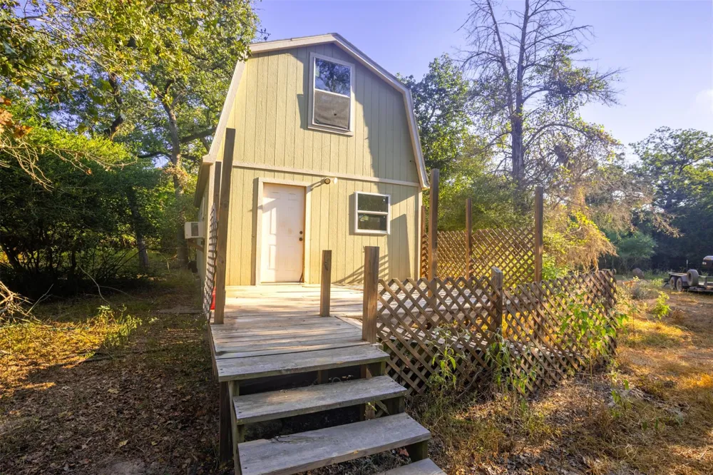 1960 County Road 413 Lexington, TX 78947