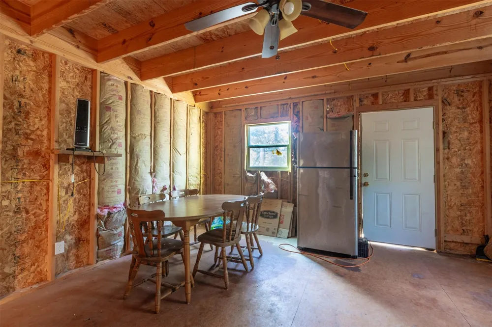 1960 County Road 413 Lexington, TX 78947