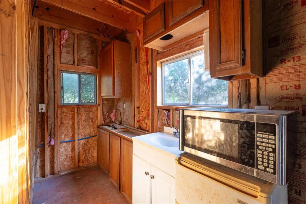 1960 County Road 413 Lexington, TX 78947