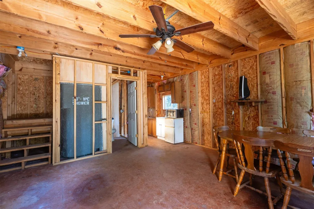 1960 County Road 413 Lexington, TX 78947