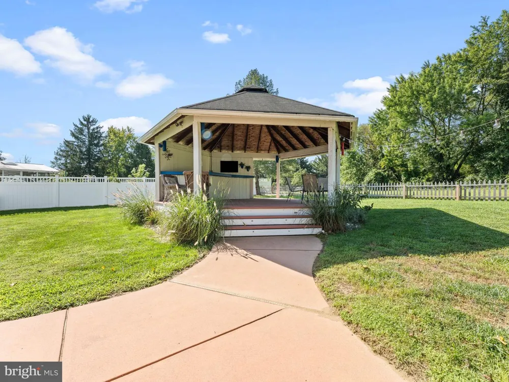 14 PONY RUN Sewell, NJ 08080