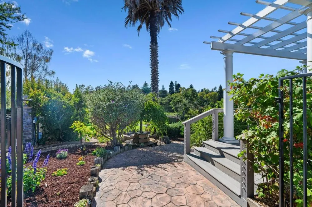 3999 Cherryvale Avenue Soquel, CA 95073
