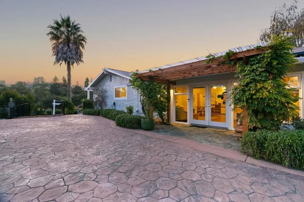 3999 Cherryvale Avenue Soquel, CA 95073
