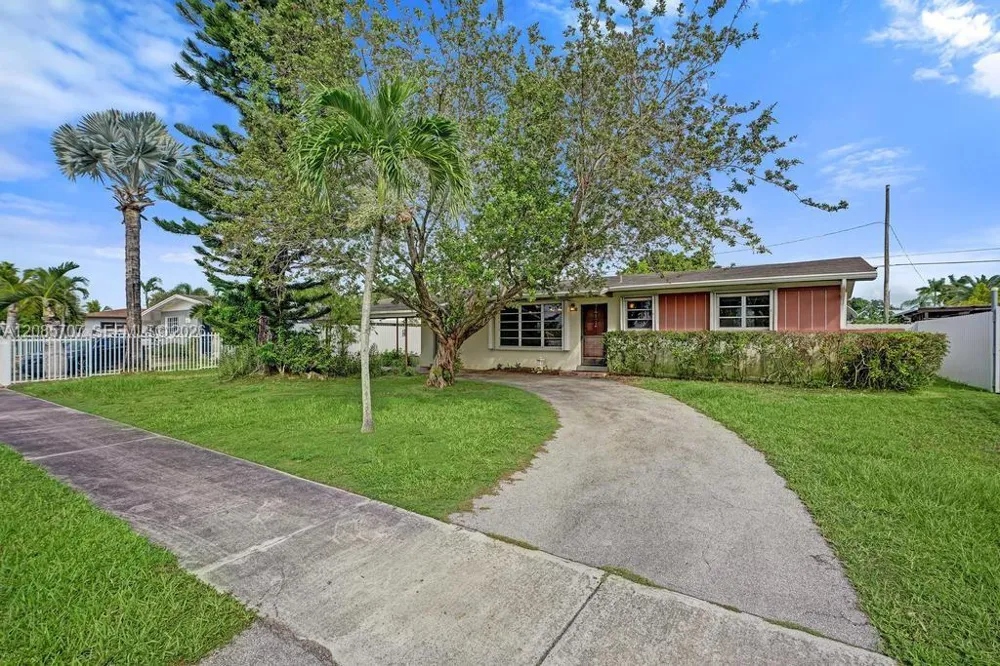 19731 Gulfstream Rd Cutler Bay, FL 33157