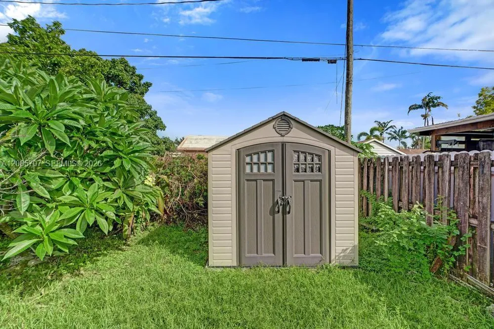19731 Gulfstream Rd Cutler Bay, FL 33157