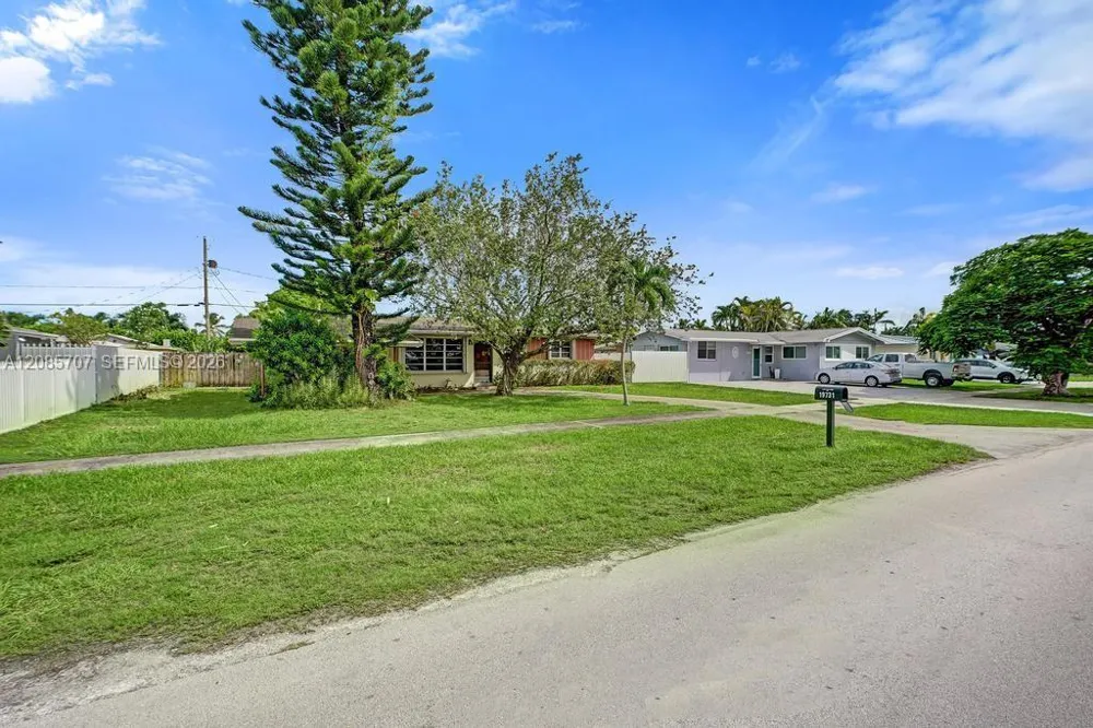 19731 Gulfstream Rd Cutler Bay, FL 33157