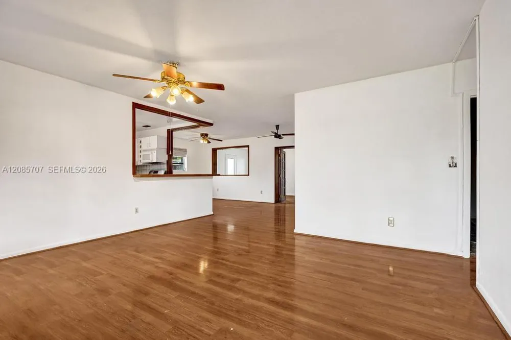 19731 Gulfstream Rd Cutler Bay, FL 33157