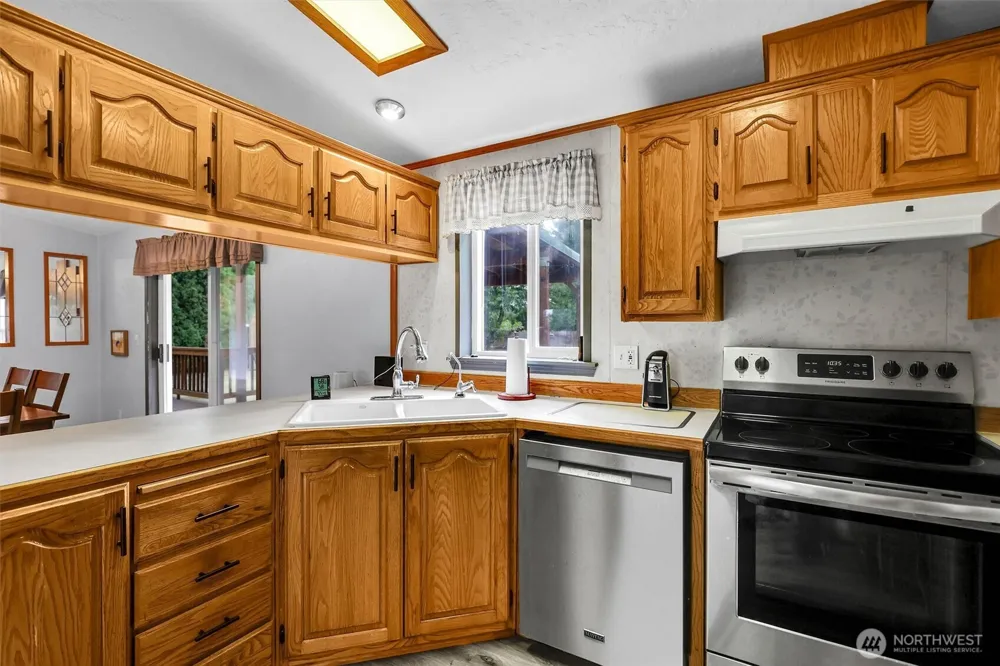28707 26th Avenue E Roy, WA 98580