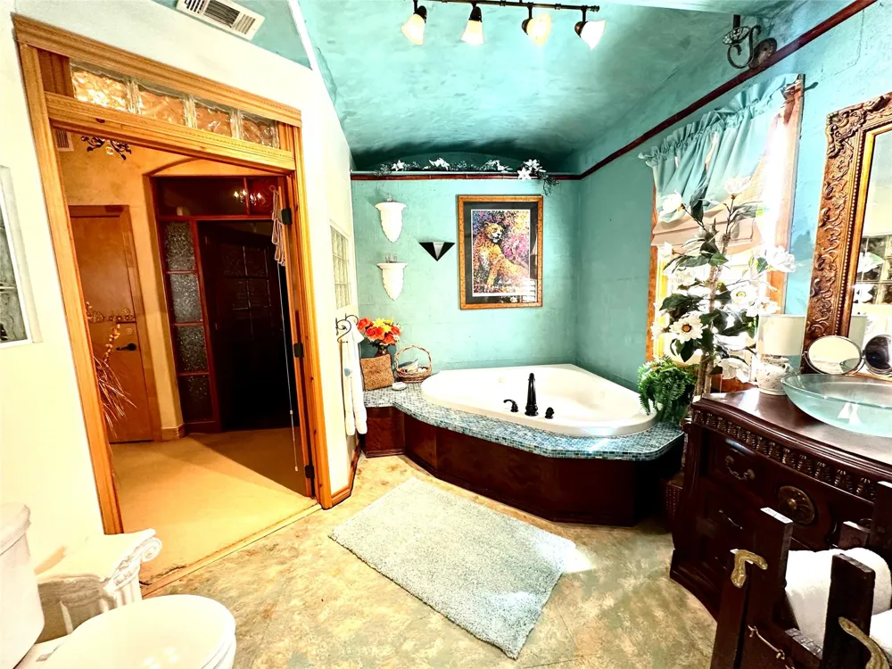 114 5th Street Dickinson, TX 77539