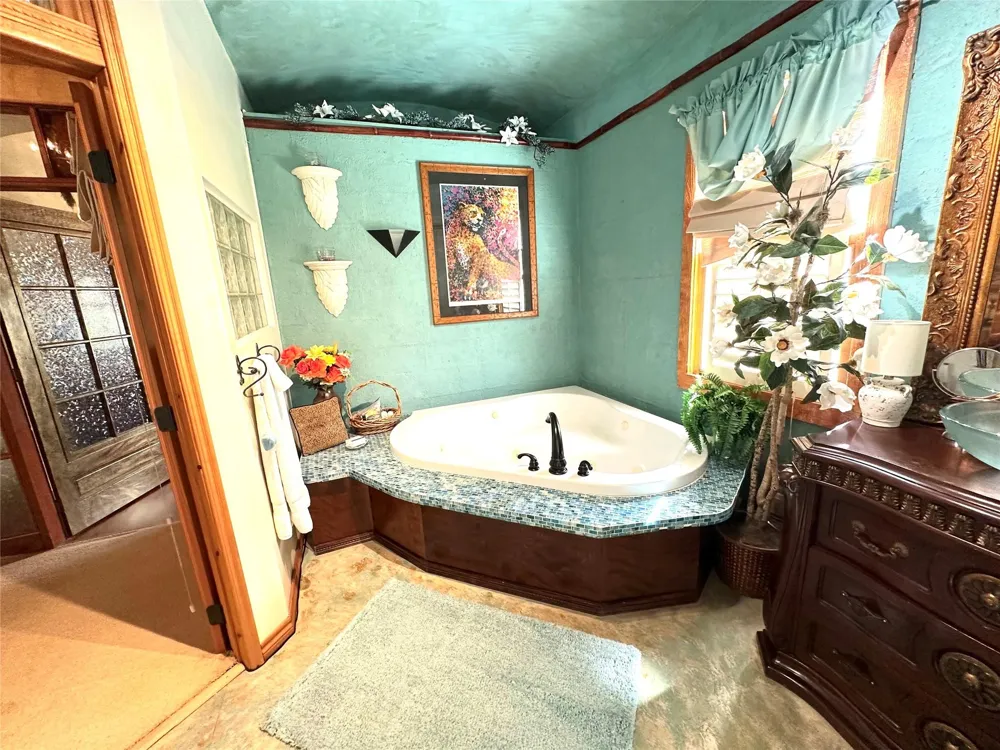 114 5th Street Dickinson, TX 77539