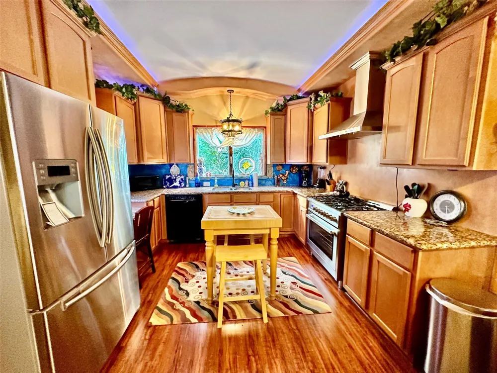 114 5th Street Dickinson, TX 77539