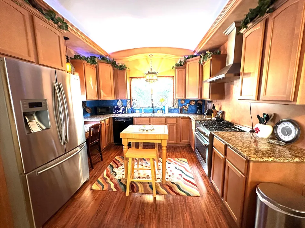 114 5th Street Dickinson, TX 77539