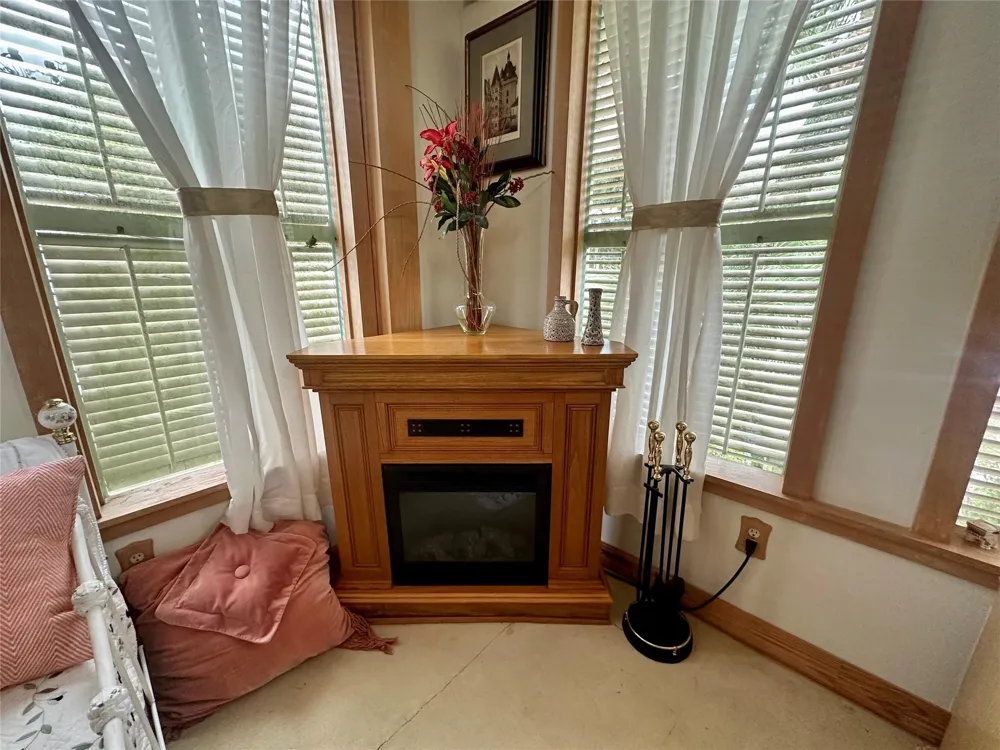 114 5th Street Dickinson, TX 77539