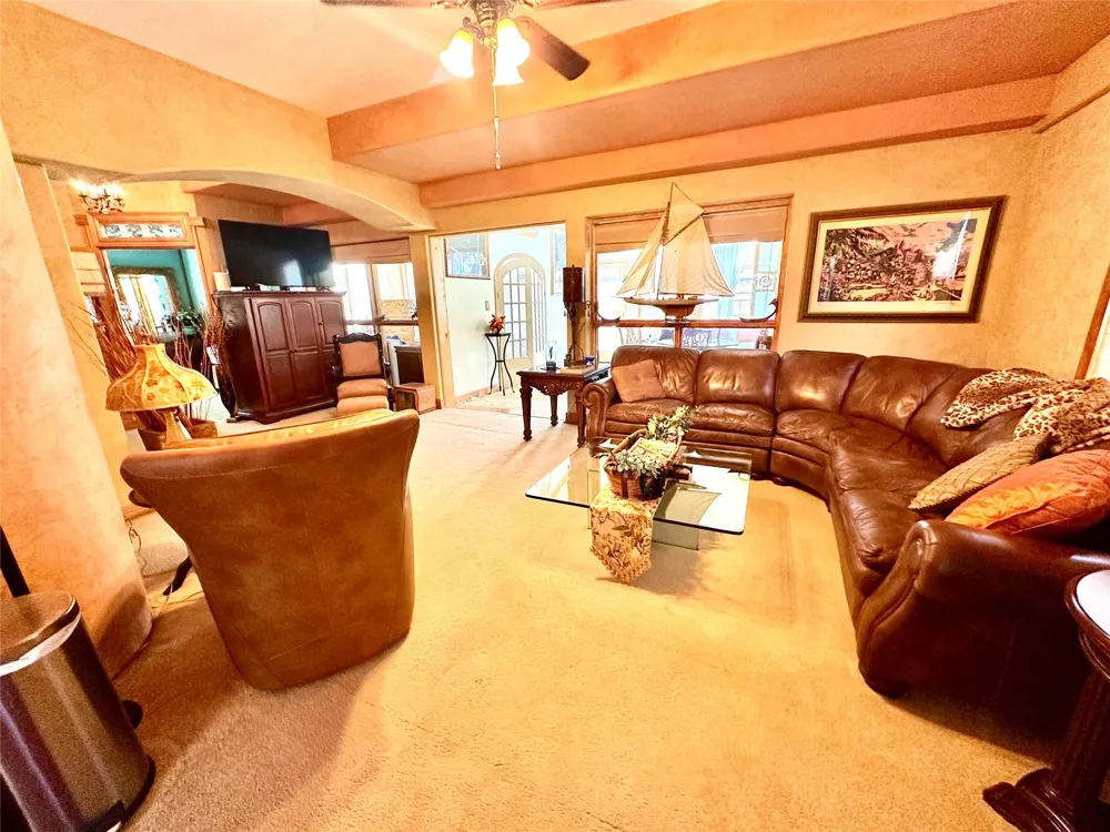 114 5th Street Dickinson, TX 77539
