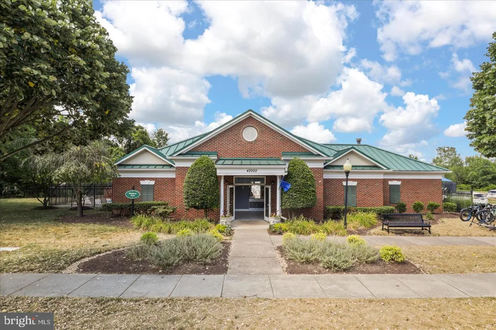 25114 MONTEITH TERRACE Chantilly, VA 20152