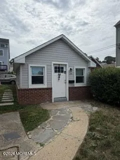 195 Bay Avenue