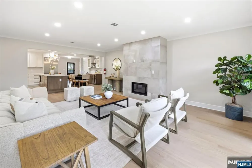 613 Hillcrest Road Ridgewood, NJ 07450