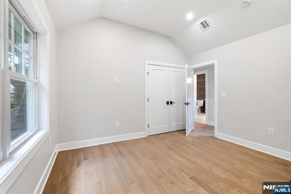 613 Hillcrest Road Ridgewood, NJ 07450