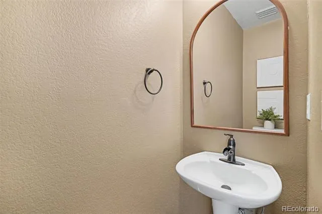 2537 E Nichols Circle Centennial, CO 80122