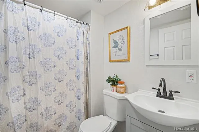 2537 E Nichols Circle Centennial, CO 80122