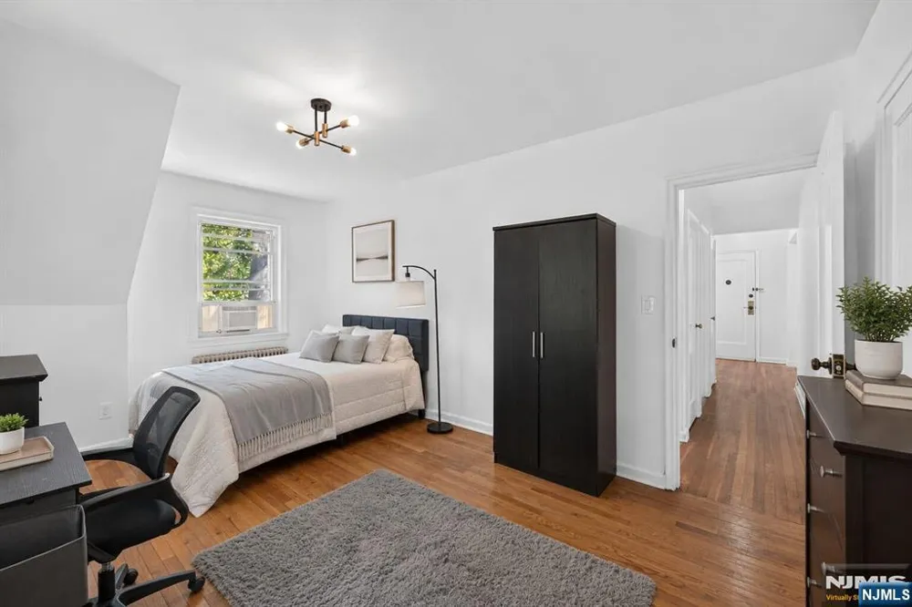 140 W Englewood Avenue 5B Teaneck, NJ 07666