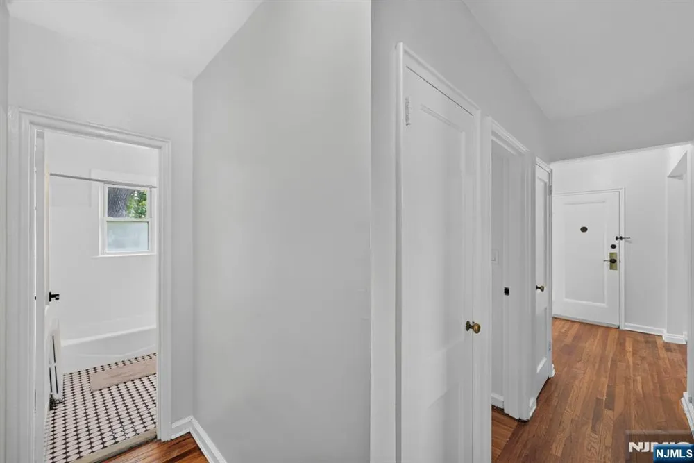 140 W Englewood Avenue 5B Teaneck, NJ 07666
