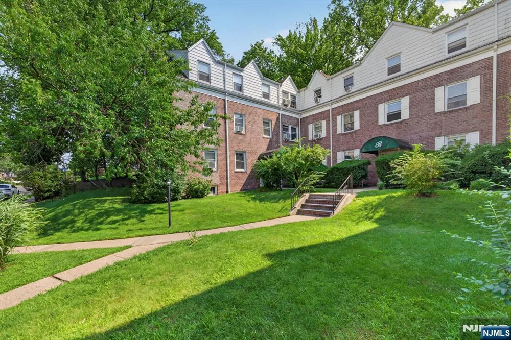 140 W Englewood Avenue 5B Teaneck, NJ 07666