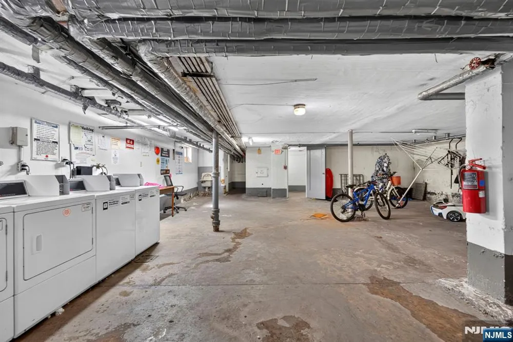 140 W Englewood Avenue 5B Teaneck, NJ 07666