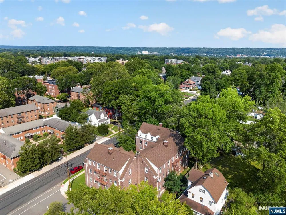 140 W Englewood Avenue 5B Teaneck, NJ 07666