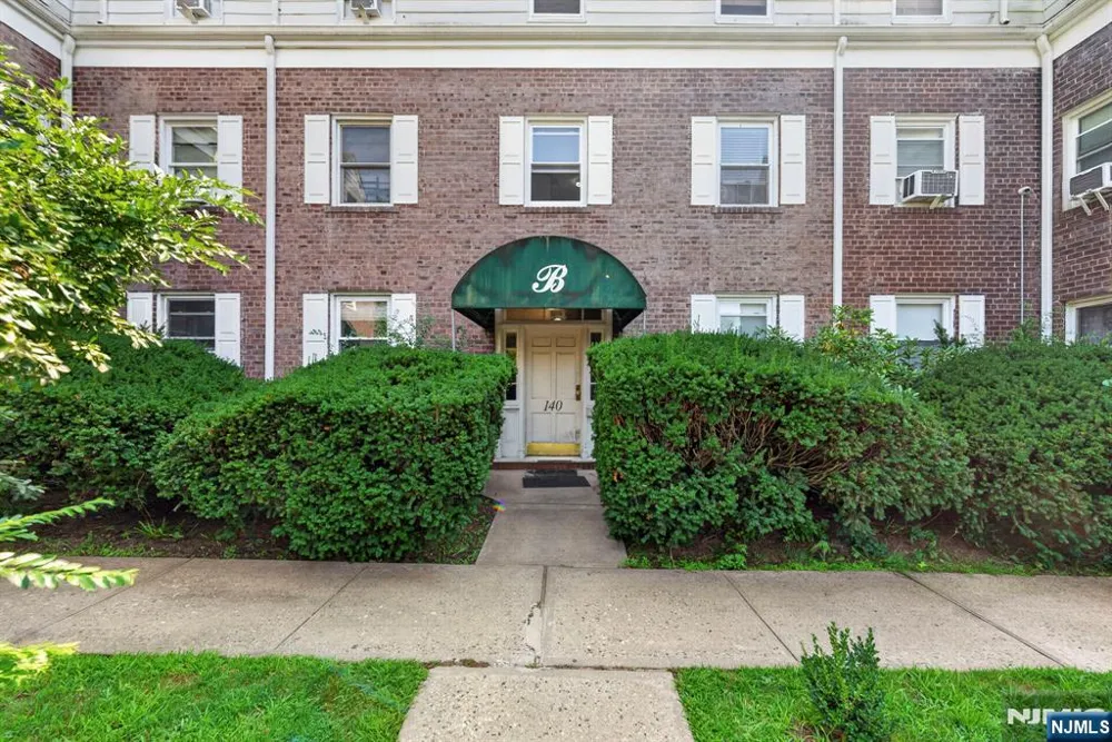 140 W Englewood Avenue 5B Teaneck, NJ 07666