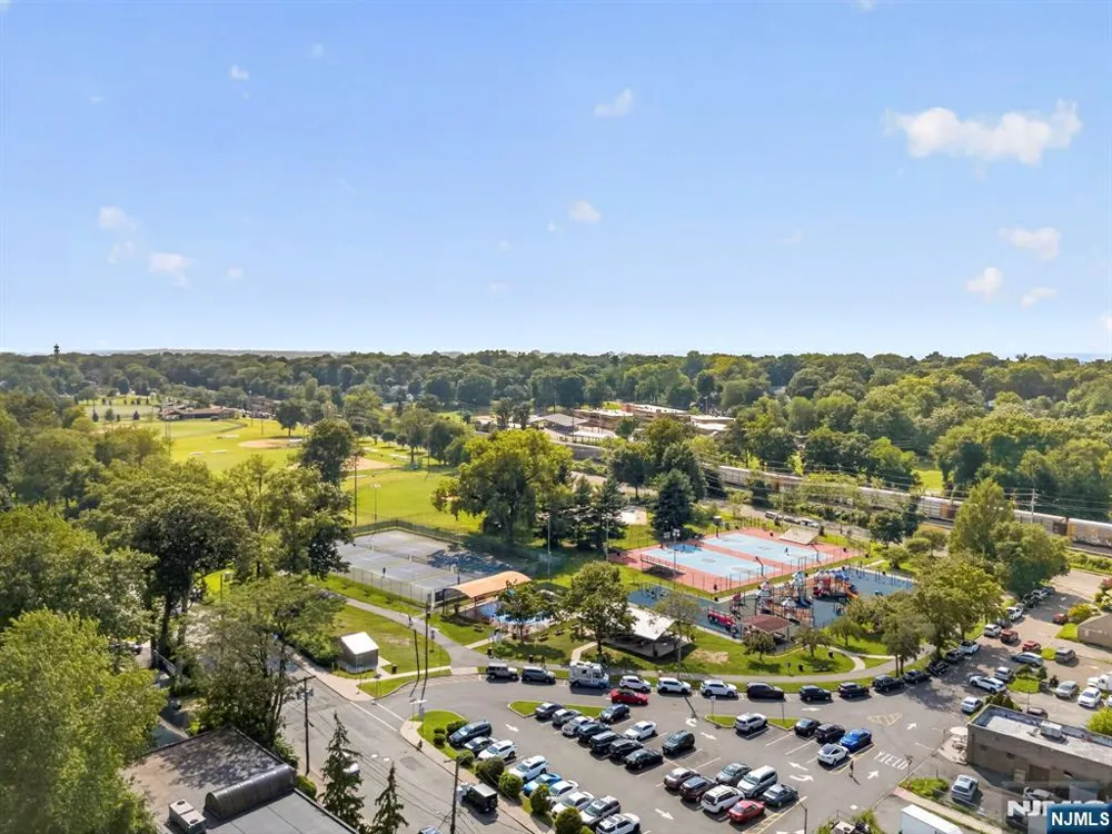 140 W Englewood Avenue 5B Teaneck, NJ 07666