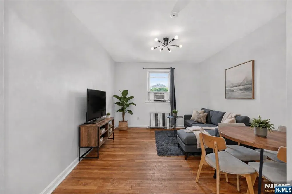 140 W Englewood Avenue 5B Teaneck, NJ 07666